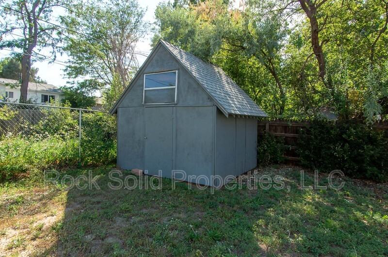 4507 E 10th St - Photo 3 of 33