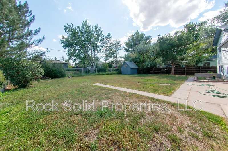 4507 E 10th St - Photo 6 of 33