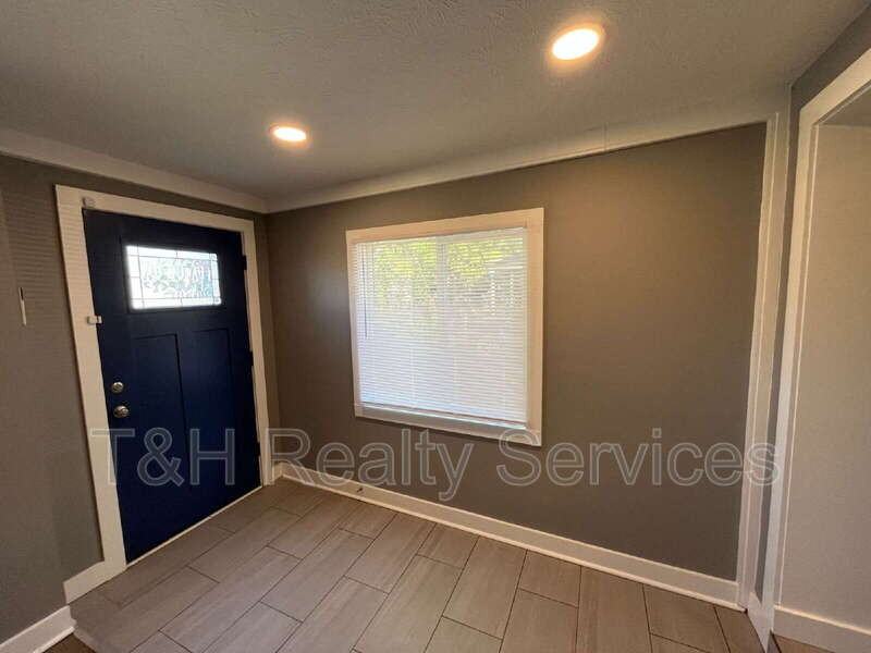 1653 South Delaware Street - Photo 6 of 29