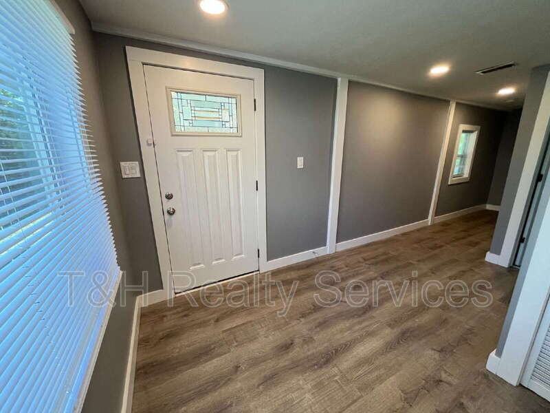 1653 South Delaware Street - Photo 7 of 29