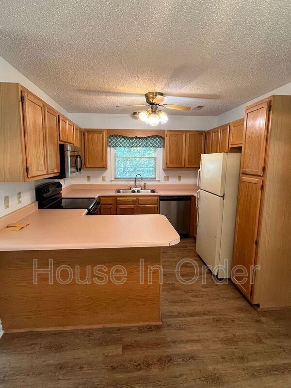 108 Hyacinth Ln - Photo 7 of 12