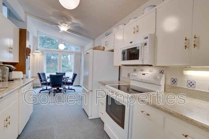 1415 Crestline Dr - Photo 2 of 29