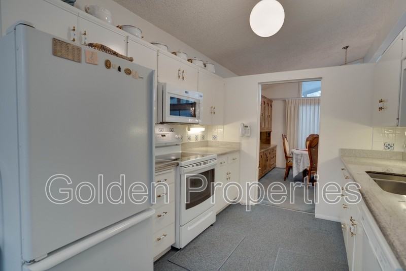 1415 Crestline Dr - Photo 3 of 29