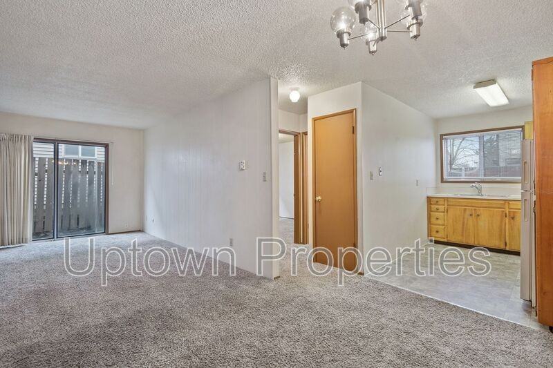 8061 Ne Flanders St - Photo 3 of 12
