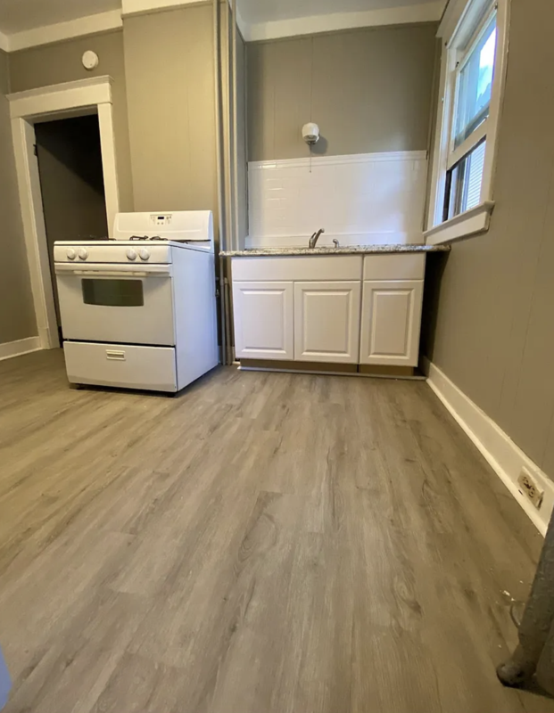 389 Morris St - Photo 2 of 7