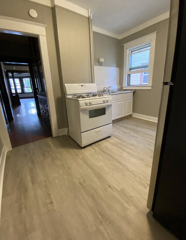 389 Morris St - Photo 3 of 7