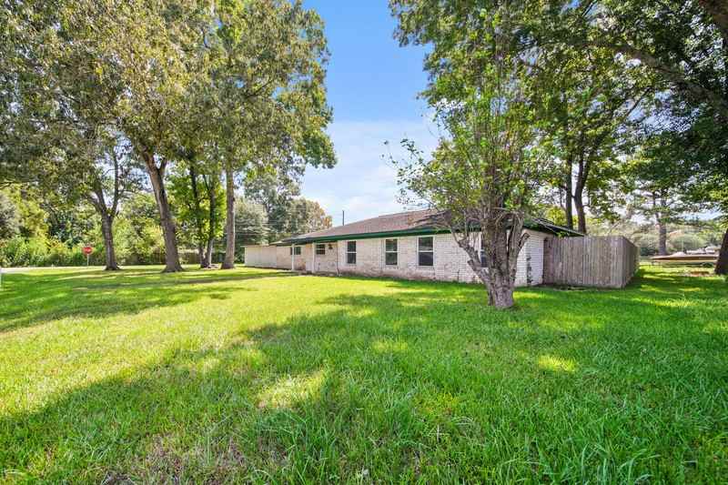 511 Aaron St - Photo 2 of 29