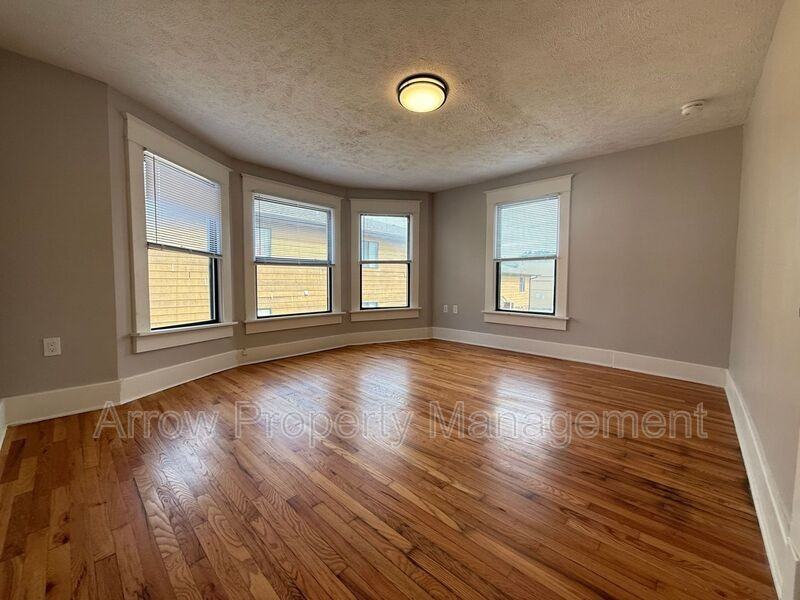 2727 P St #2 - Photo 3 of 9