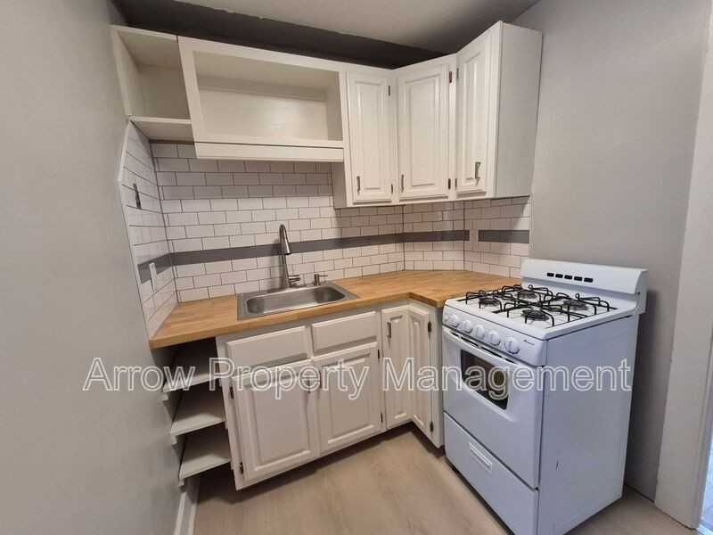 2727 P St #3 - Photo 3 of 9