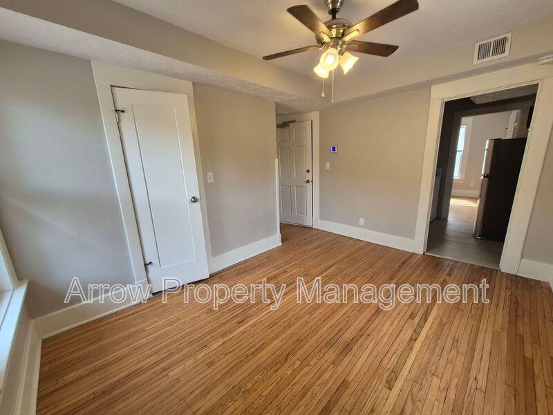 2727 P St #3 - Photo 4 of 9