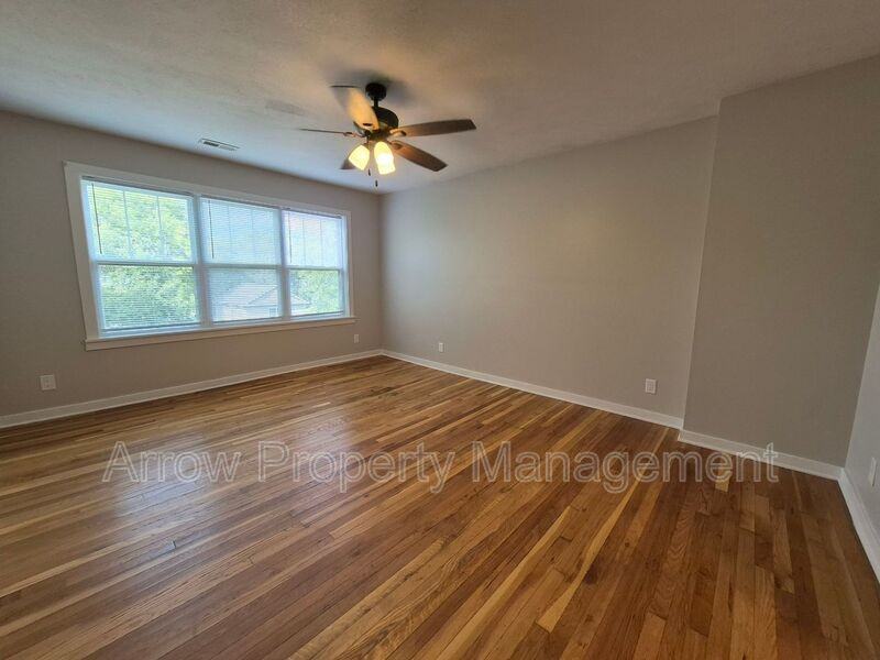 2727 P St #4 - Photo 2 of 12