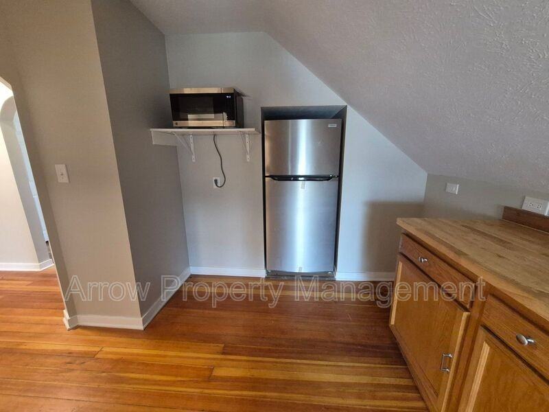 2727 P St #4 - Photo 4 of 12