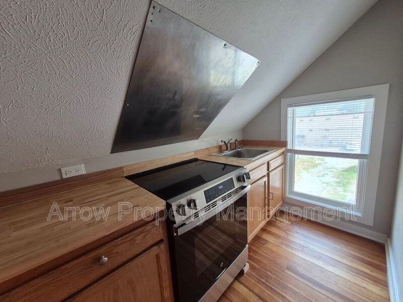 2727 P St #4 - Photo 5 of 12