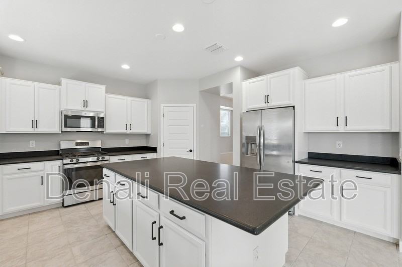 13710 North 174th Lane - Photo 4 of 42