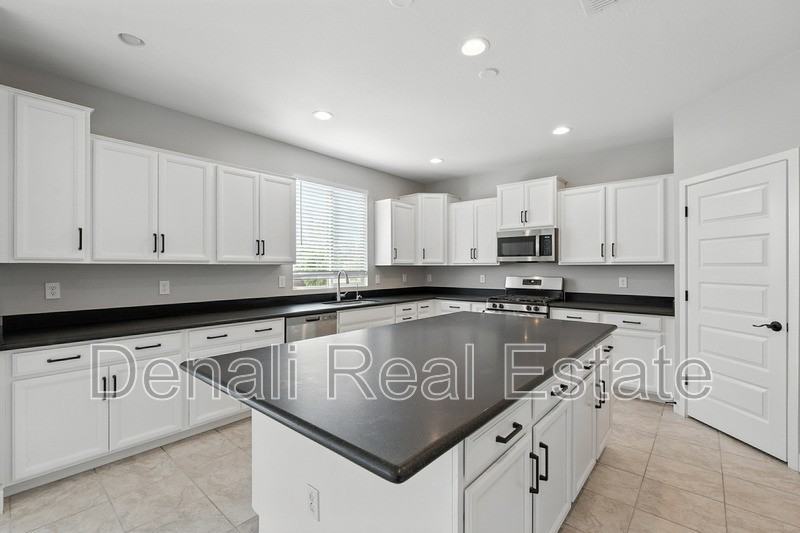 13710 North 174th Lane - Photo 5 of 42