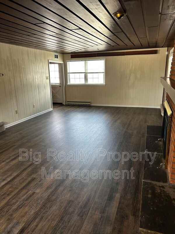 88 N Main St - Photo 3 of 16