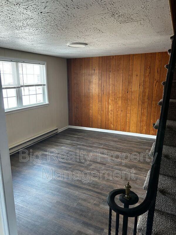 88 N Main St - Photo 4 of 16