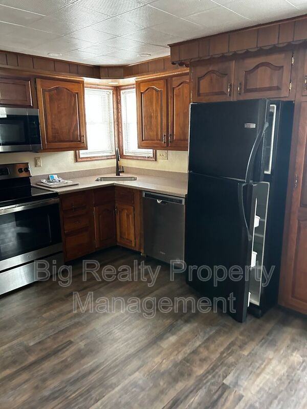 88 N Main St - Photo 5 of 16