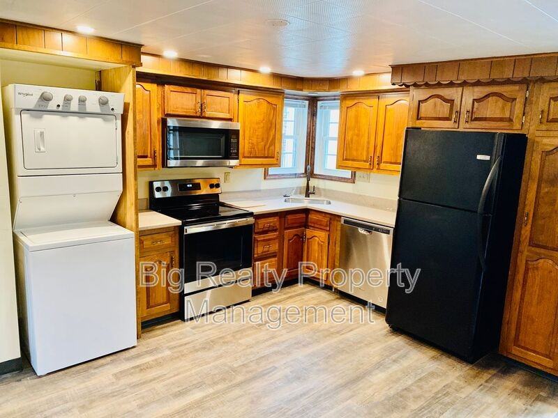 88 N Main St - Photo 7 of 16