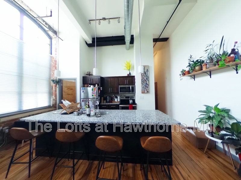 1101 Hawthorne Ln #113 - Photo 2 of 11