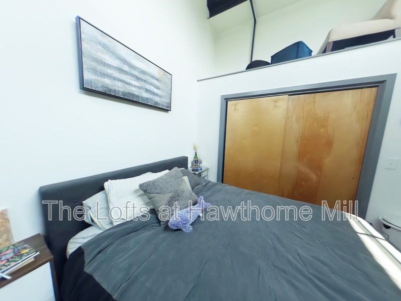 1101 Hawthorne Ln #113 - Photo 6 of 11