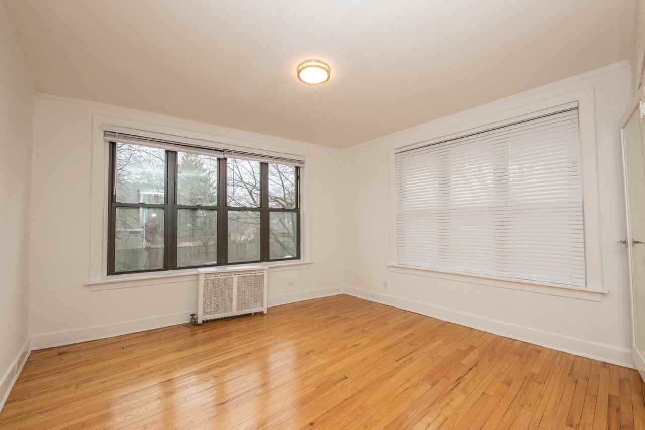 Updated Apartments Located at 800 Michigan - Photo 4 of 36