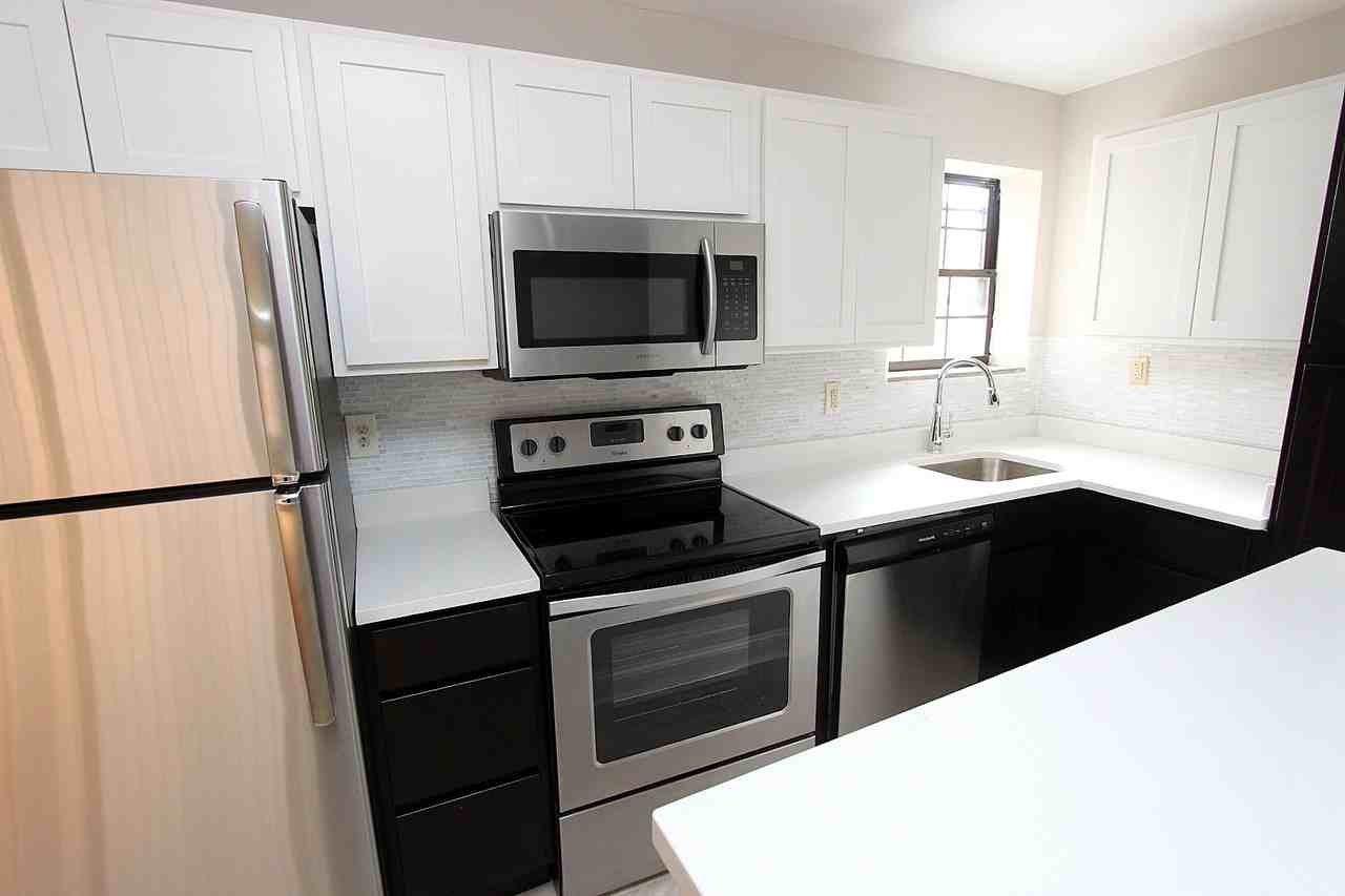 WINSTON APARTMENTS -- 022 - Photo 3 of 7