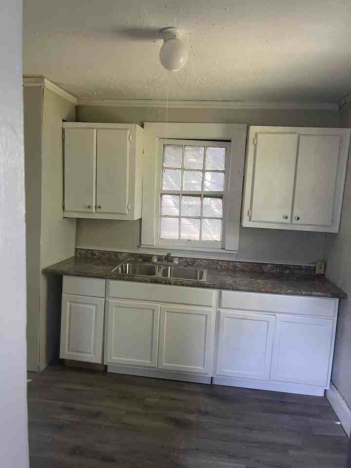 456 North Spring Street - Photo 4 of 8