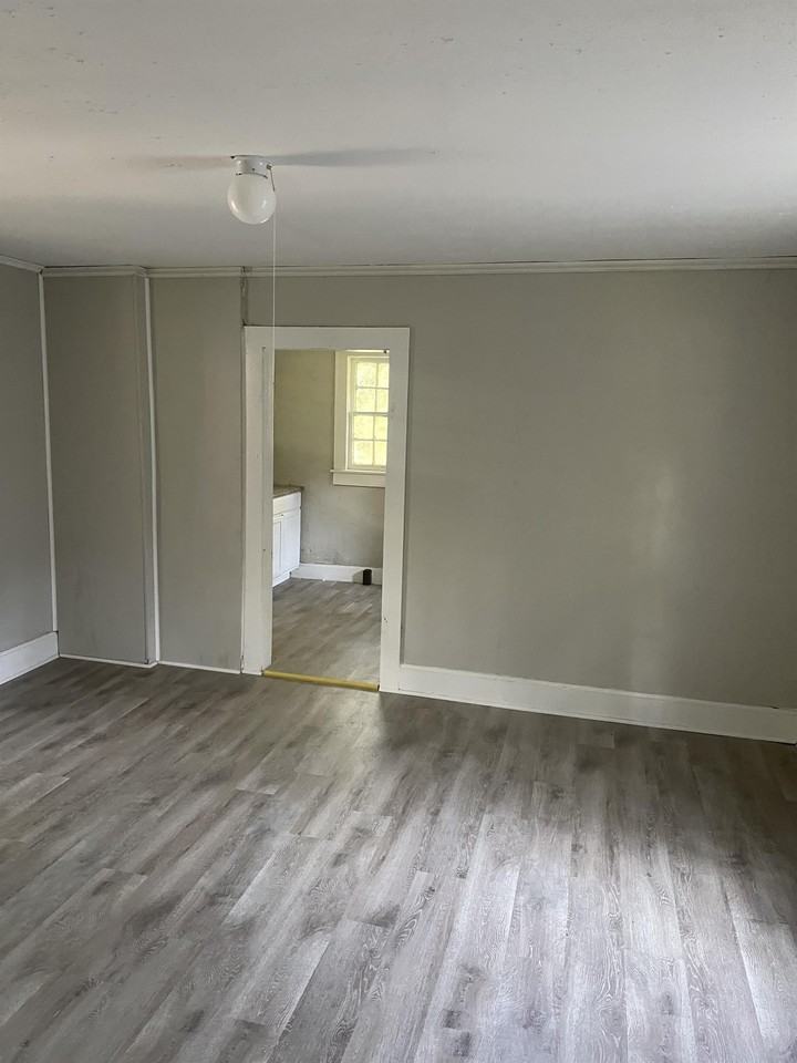 456 North Spring Street - Photo 6 of 8