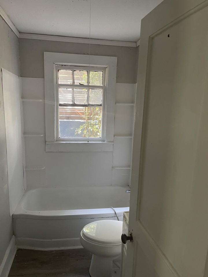 456 North Spring Street - Photo 7 of 8