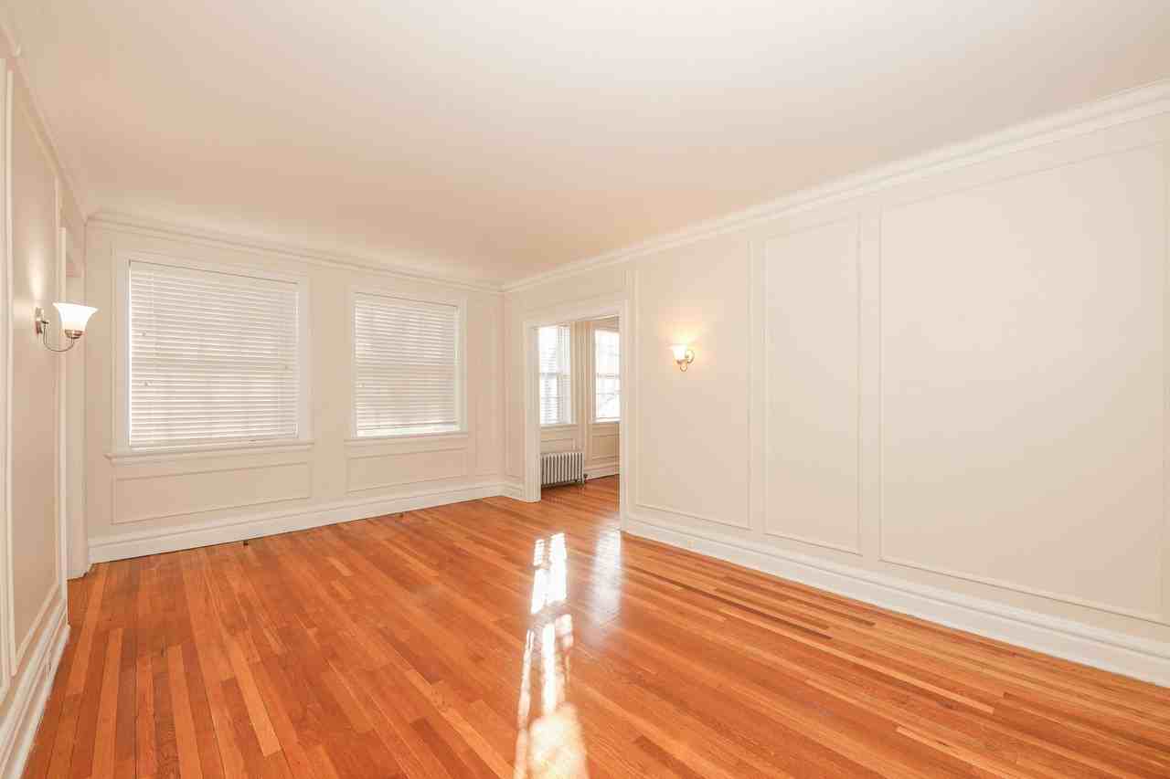 1000 Hinman - Photo 4 of 32