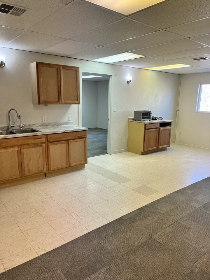 Hammett Haven - Photo 3 of 35