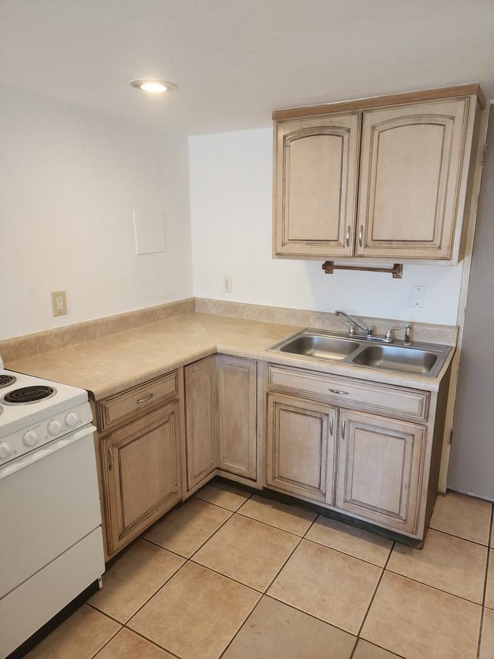 5038 & 5040 S Ridgewood Ave - Photo 3 of 14