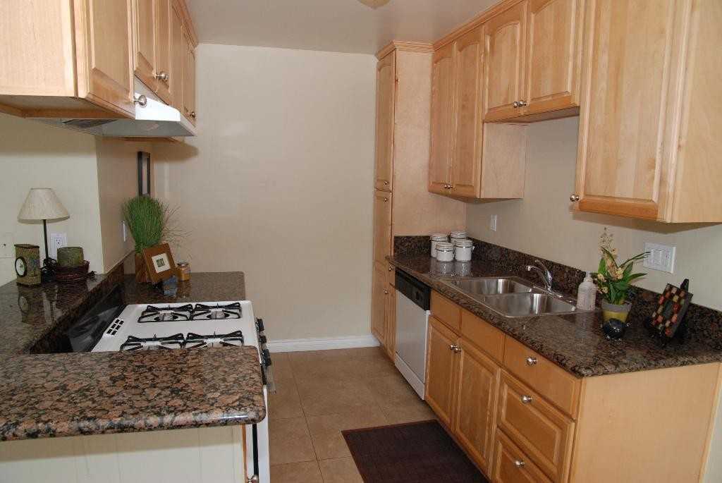 1306 Walnut Ave - Photo 3 of 17