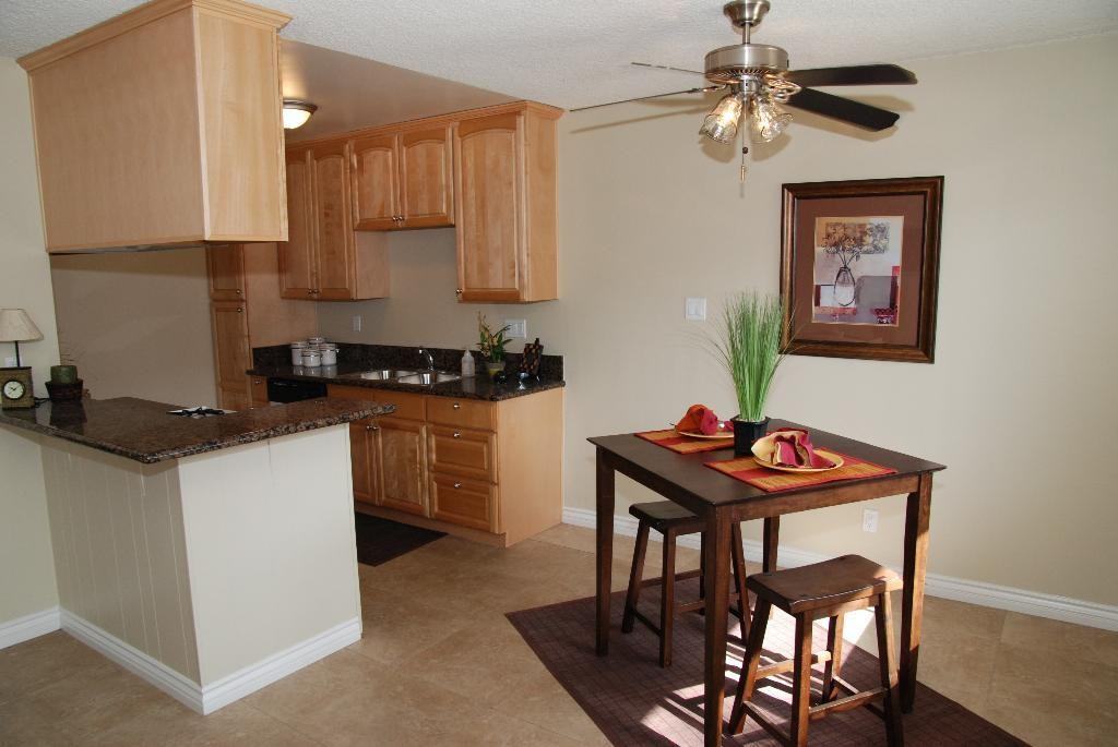 1306 Walnut Ave - Photo 4 of 17