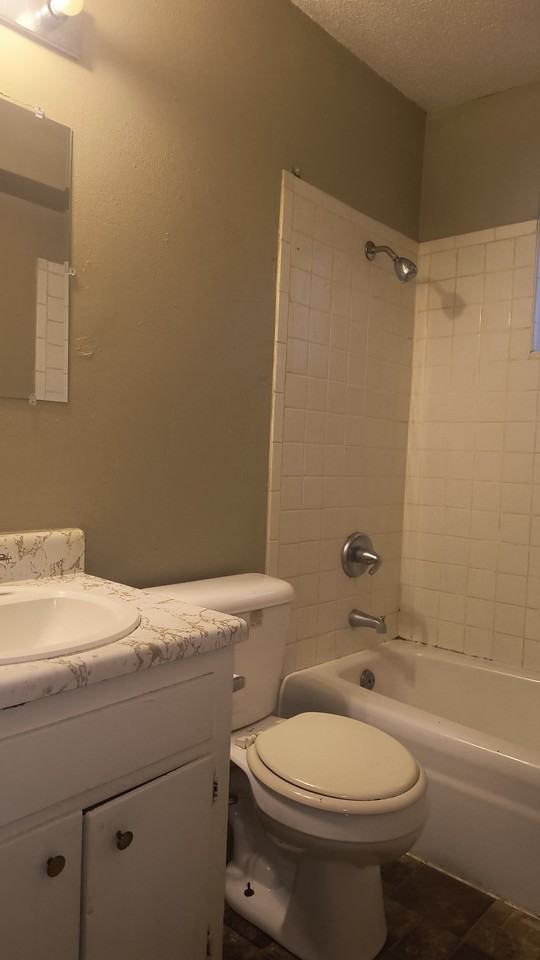 Elmwood Apartments - Photo 2 of 6