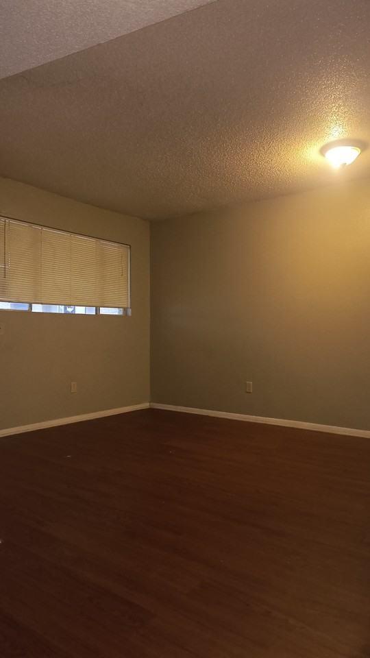 Elmwood Apartments - Photo 5 of 6