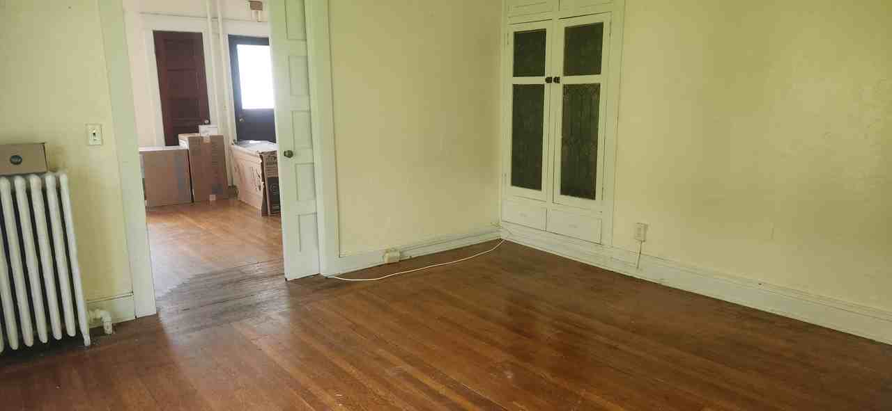 469 Ontario St - Photo 2 of 9