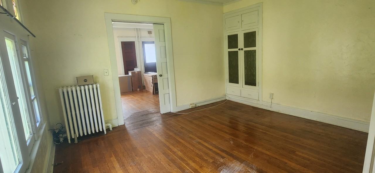 469 Ontario St - Photo 3 of 9