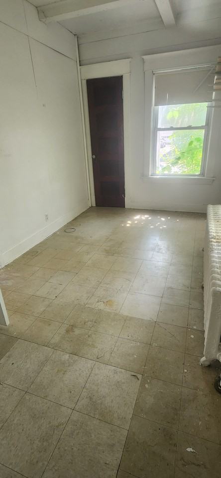 469 Ontario St - Photo 4 of 9