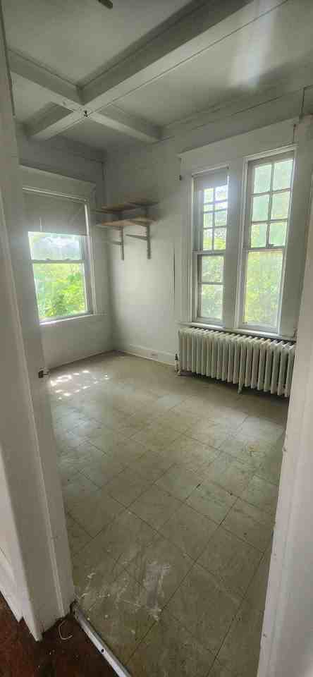 469 Ontario St - Photo 6 of 9