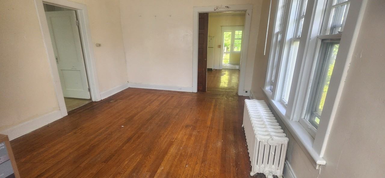 469 Ontario St - Photo 7 of 9