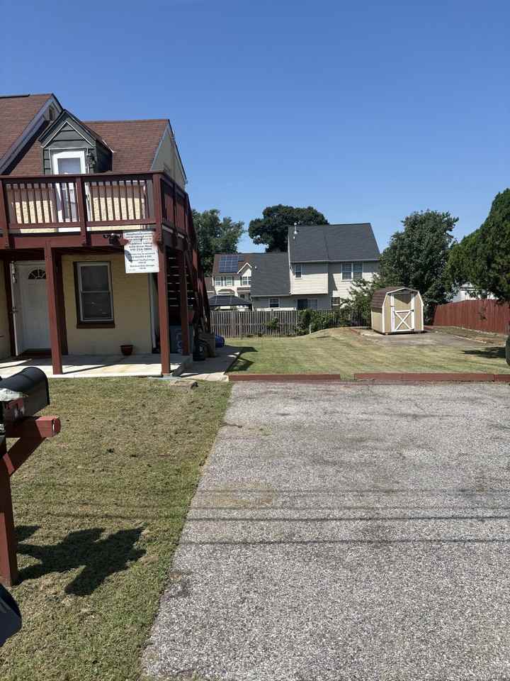 1208 Daniels Avenue - Photo 2 of 12