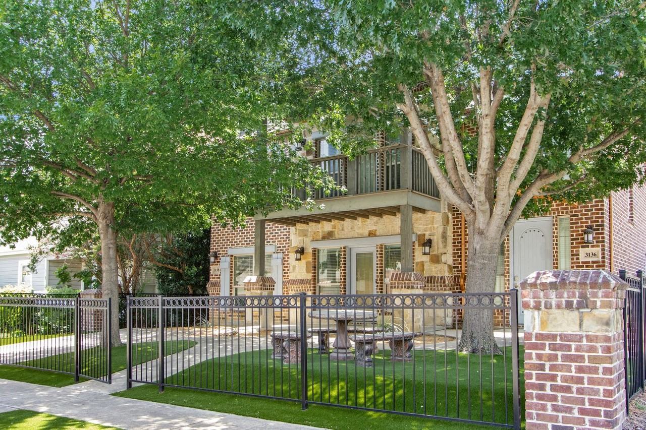 3138 Rogers Ave - Photo 2 of 30