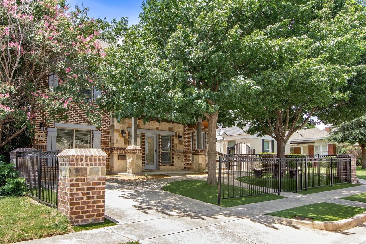 3138 Rogers Ave - Photo 3 of 30