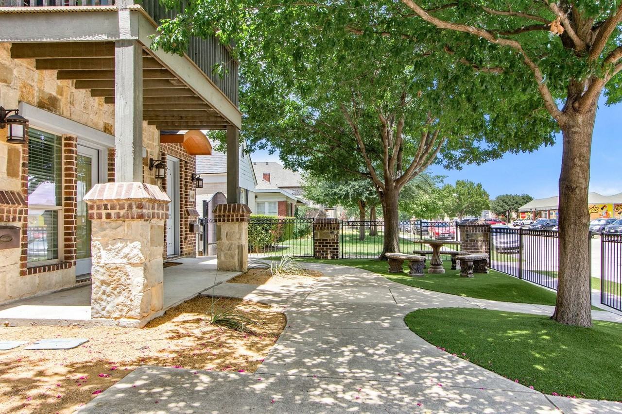 3138 Rogers Ave - Photo 6 of 30