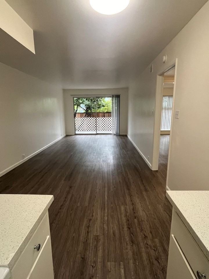 317 Hanover Apartments - Photo 5 of 13