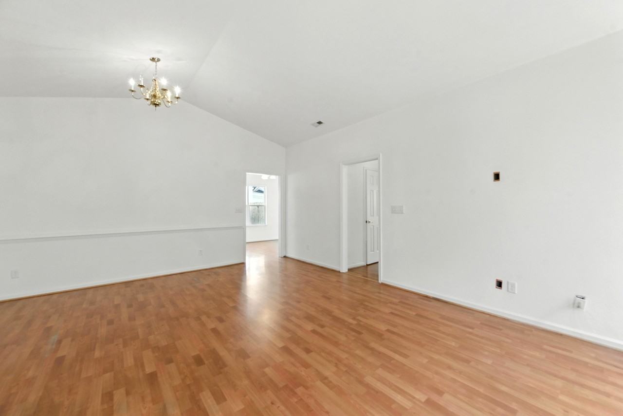 1873 Kempsville Crossing Ln - Photo 3 of 36