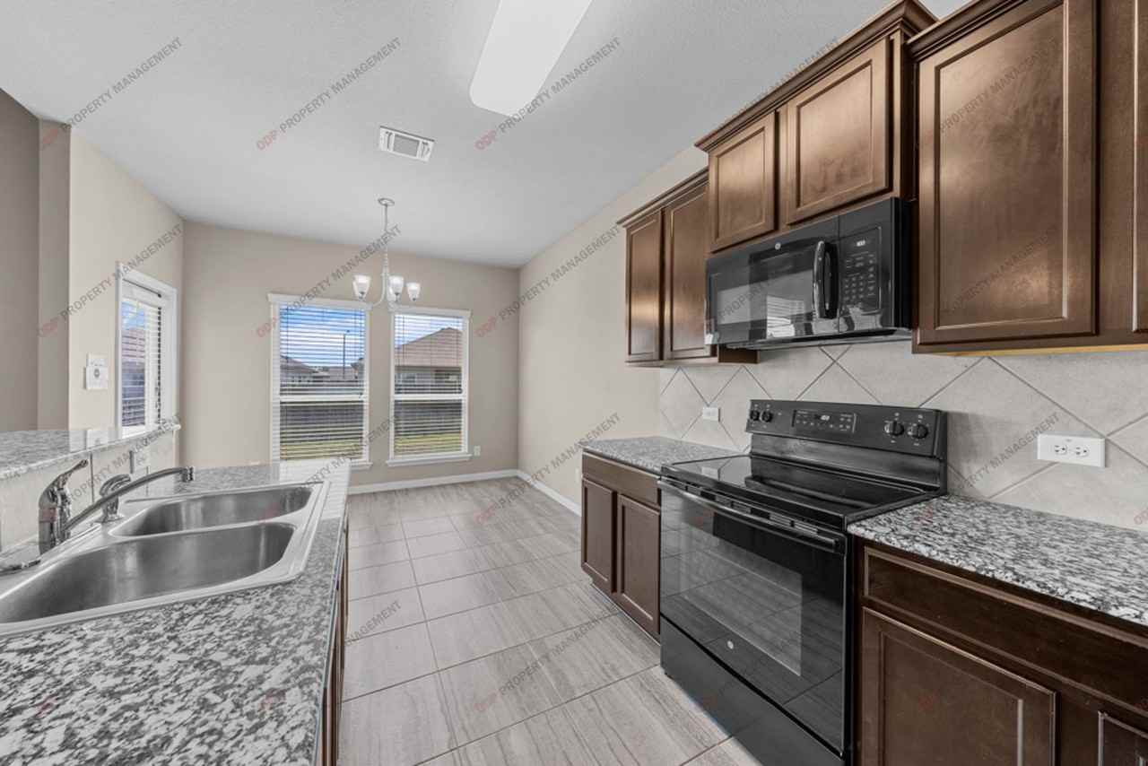 7601 7601 Park Meadow Dr. - Photo 4 of 29