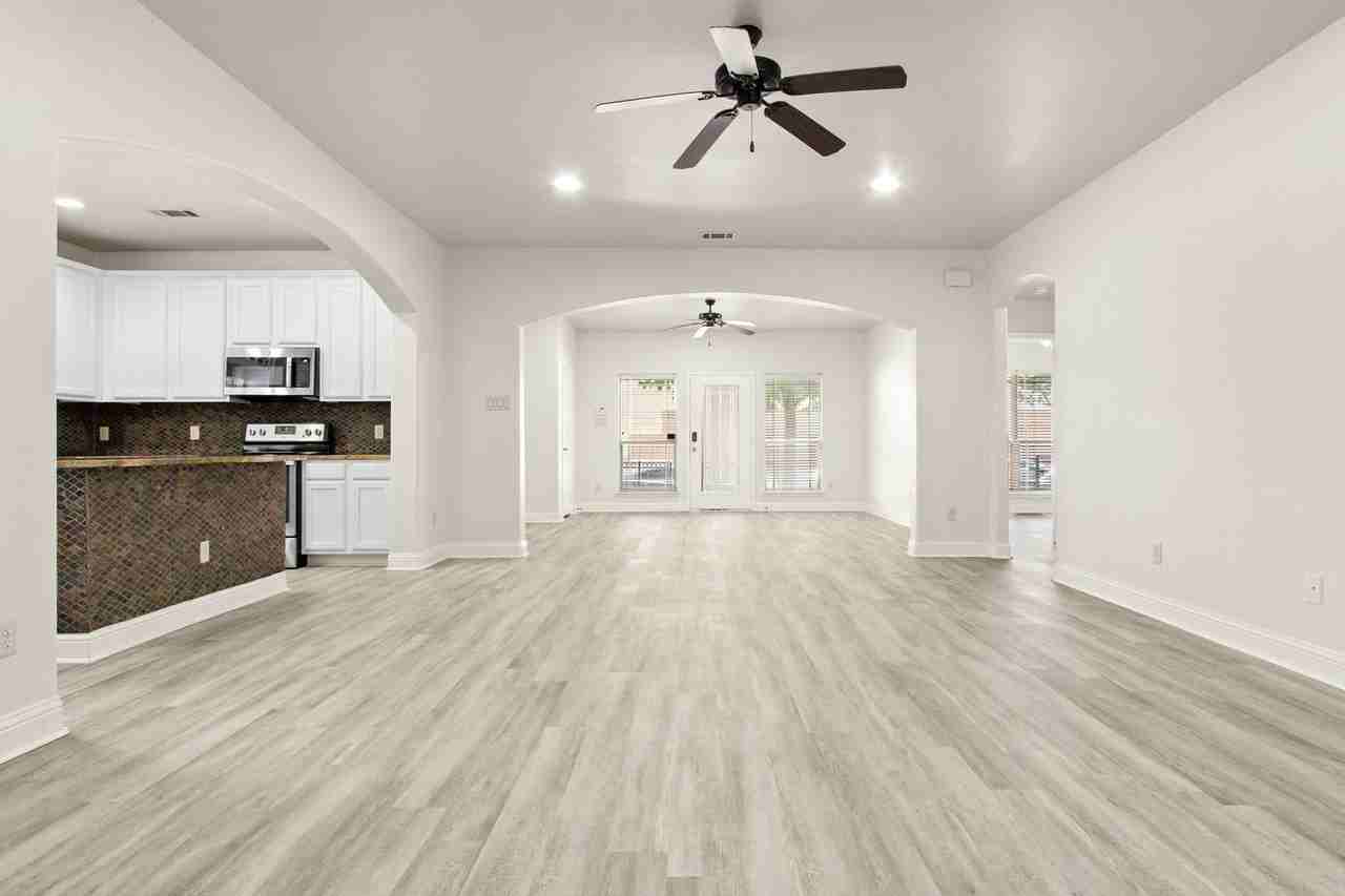 3122 Rogers Ave - Photo 3 of 23